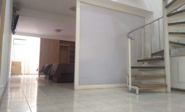 Excelente departamento tipo dúplex en venta en microcentro