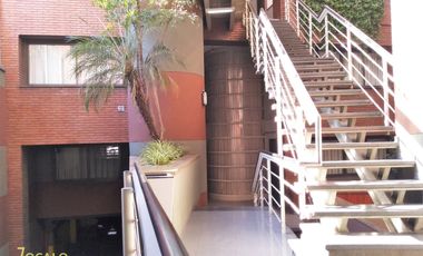 Excelente departamento tipo dúplex en venta en microcentro