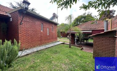 Casa en venta de 3 dormitorios c/ cochera en Costa Azul