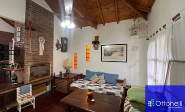 Casa en venta de 3 dormitorios c/ cochera en Costa Azul