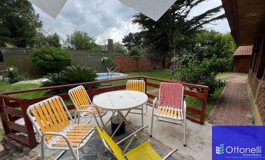 Casa en venta de 3 dormitorios c/ cochera en Costa Azul