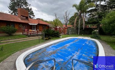 Casa en venta de 3 dormitorios c/ cochera en Costa Azul