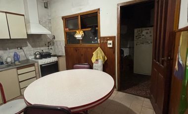 Venta Casa en PH y cochera. Caisamar