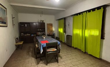 Venta Casa en PH y cochera. Caisamar