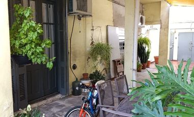 Casa en venta de 2 dormitorios c/ cochera en Villa Soldati