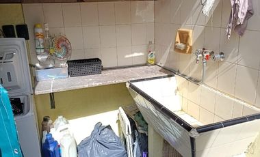 Casa en venta de 2 dormitorios c/ cochera en Villa Soldati