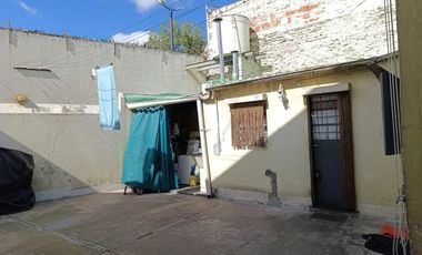 Casa en venta de 2 dormitorios c/ cochera en Villa Soldati