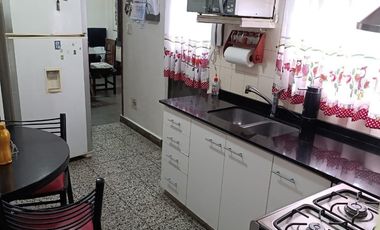 Casa en venta de 2 dormitorios c/ cochera en Villa Soldati