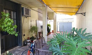 Casa en venta de 2 dormitorios c/ cochera en Villa Soldati