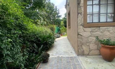 Casa en venta de 3 dormitorios c/ cochera en Villa Elisa