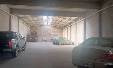 Galpón en alquiler de 430m2 ubicado en Barrio Fortunato de La Plaza