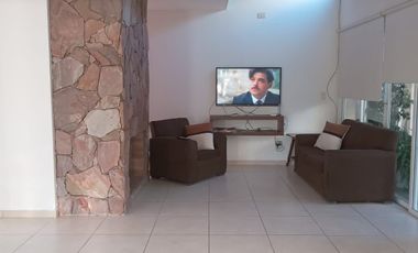 Casa en venta de 6 dormitorios c/ cochera en Rodeo de la Cruz