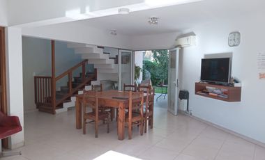 Casa en venta de 6 dormitorios c/ cochera en Rodeo de la Cruz