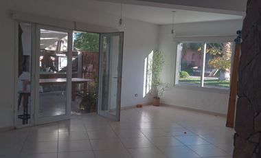 Casa en venta de 6 dormitorios c/ cochera en Rodeo de la Cruz