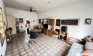 Casa en venta de 3 dormitorios c/ cochera en Ramos Mejía
