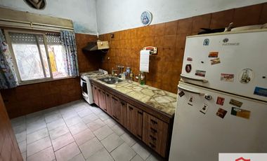 Casa en venta de 3 dormitorios c/ cochera en Ramos Mejía