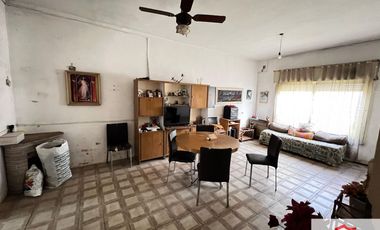 Casa en venta de 3 dormitorios c/ cochera en Ramos Mejía