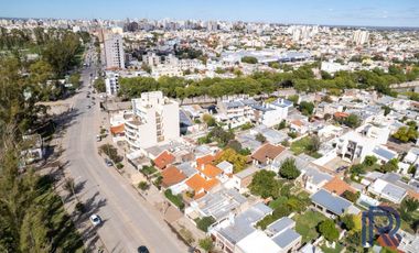 Casa en venta de 3 dormitorios c/ cochera en Universitario
