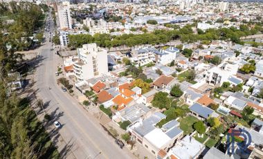 Casa en venta de 3 dormitorios c/ cochera en Universitario