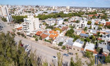 Casa en venta de 3 dormitorios c/ cochera en Universitario