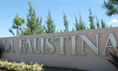 Club de Campo La Faustina, lote de 1200 m2 sobre el Lago.