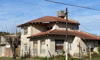 156 Esq. 17 - CASA A RECICLAR DE 3 DOR (BERISSO)