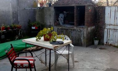 156 Esq. 17 - CASA A RECICLAR DE 3 DOR (BERISSO)