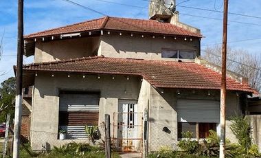 156 Esq. 17 - CASA A RECICLAR DE 3 DOR (BERISSO)