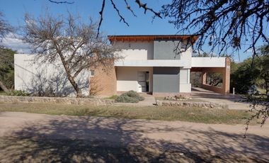 00066 Confortable casa en Barrio Privado Costa Mallea para 6 personas c/pileta