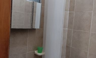 00090 Casa p/ 6 con amplio parque a mts del Rio y de plaza- con cochera