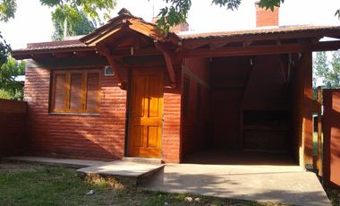 00201 Casa en alquiler de 2 dormitorios c/ cochera en Villa Cura Brochero