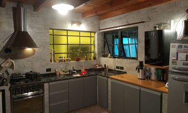 Casa en venta de 5 dormitorios c/ cochera en San Bernardo