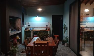 Casa en venta de 5 dormitorios c/ cochera en San Bernardo