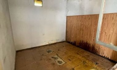 9 E/ 164 y 165 - CASA A DEMOLER (BERISSO)