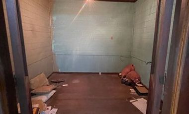 9 E/ 164 y 165 - CASA A DEMOLER (BERISSO)