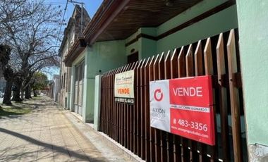 9 E/ 164 y 165 - CASA A DEMOLER (BERISSO)