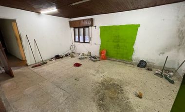 9 E/ 164 y 165 - CASA A DEMOLER (BERISSO)