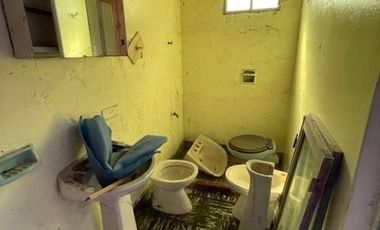 9 E/ 164 y 165 - CASA A DEMOLER (BERISSO)