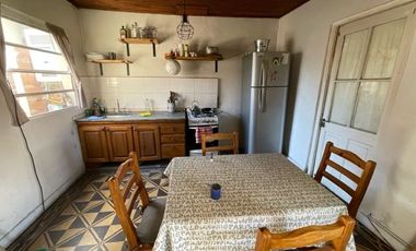 9 E/ 164 y 165 - CASA A DEMOLER (BERISSO)