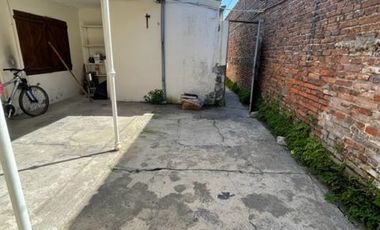 9 E/ 164 y 165 - CASA A DEMOLER (BERISSO)