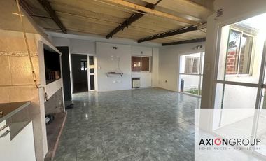 Espora e/ 32 y 33 - CASA (BERISSO)