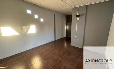 Espora e/ 32 y 33 - CASA (BERISSO)