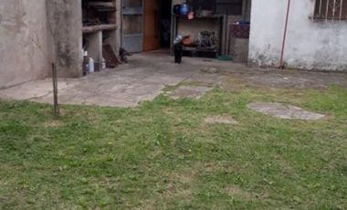 Venta Monte Grande Casa De 2 Dormitorios, Entrada De Auto Y Fondo Libre.
