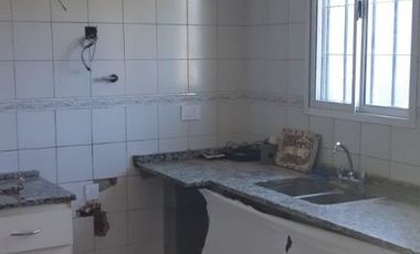 Venta Monte Grande Casa de 2 Dormitorios, entrada de Auto y fondo libre