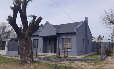 Venta Monte Grande Casa de 2 Dormitorios, entrada de Auto y fondo libre
