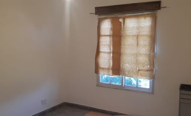Venta Monte Grande Casa de 2 Dormitorios, entrada de Auto y fondo libre