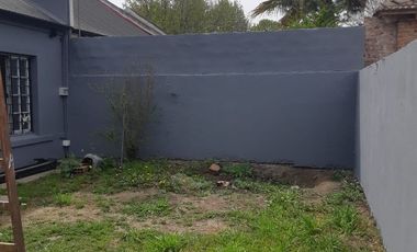 Venta Monte Grande Casa de 2 Dormitorios, entrada de Auto y fondo libre