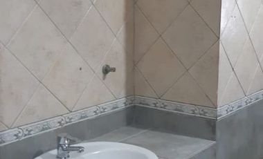 Venta Monte Grande Casa de 2 Dormitorios, entrada de Auto y fondo libre