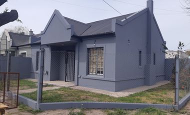 Venta Monte Grande Casa de 2 Dormitorios, entrada de Auto y fondo libre