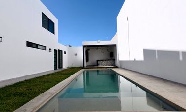 CASA VENTA MÉRIDA, 4 HABITACIONES, ALBERCA, 559 DE CONSTRUCCIÓN, BELLAVISTA, DZITYÁ.